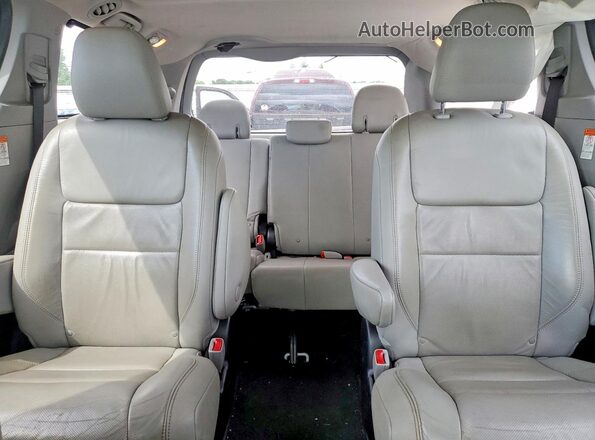 5TDDZ3DC5JS196612 2018 TOYOTA SIENNA White უკანა სავარძლების ხედი