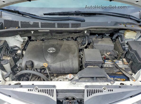 5TDDZ3DC5JS196612 2018 TOYOTA SIENNA White ძრავის განყოფილების ხედი