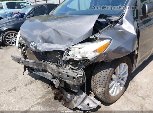 5TDDZ3DC6HS151205 2017 TOYOTA SIENNA Gray Front view
