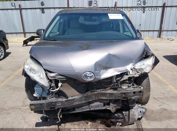 5TDDZ3DC6HS151205 2017 TOYOTA SIENNA Gray Rear interior view