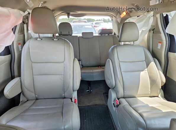 5TDDZ3DC6HS160034 2017 TOYOTA SIENNA White Հետևի նստատեղերի տեսք