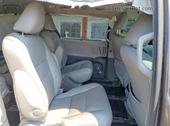 5TDDZ3DC7HS155117 2017 TOYOTA SIENNA Gray Widok wnętrza z tyłu