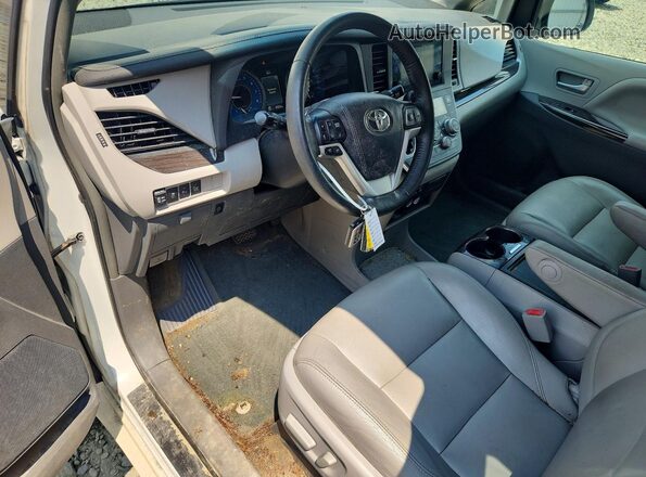 5TDDZ3DC7HS176730 2017 TOYOTA SIENNA White Widok deski rozdzielczej
