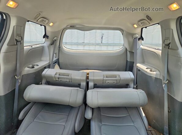 5TDDZ3DC7HS176730 2017 TOYOTA SIENNA White Widok tylnych siedzeń