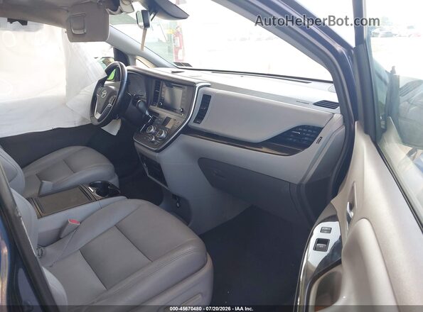 5TDDZ3DC7KS221026 2019 TOYOTA SIENNA Blue Вид салону спереду