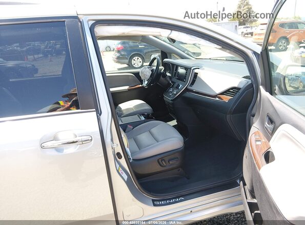 5TDDZ3DC7KS227375 2019 TOYOTA SIENNA Silver Вид салону спереду