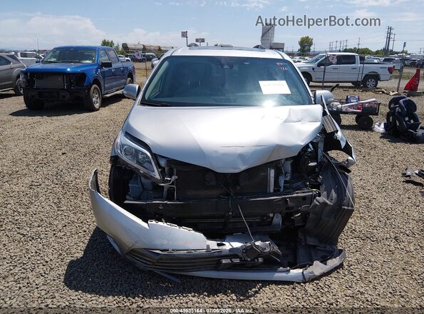 5TDDZ3DC7KS227375 2019 TOYOTA SIENNA Silver Вид задньої частини салону