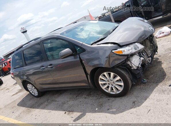 5TDDZ3DC8HS174050 2017 TOYOTA SIENNA Beige Widok wnętrza 360 stopni