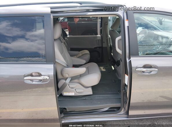 5TDDZ3DC8HS174050 2017 TOYOTA SIENNA Beige Widok naklejki z numerem VIN