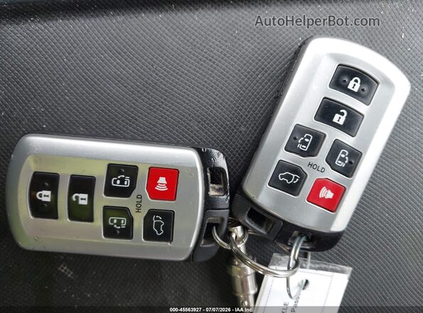 5TDDZ3DC8HS183248 2017 TOYOTA SIENNA Blue Առջևի վահանակի տեսք