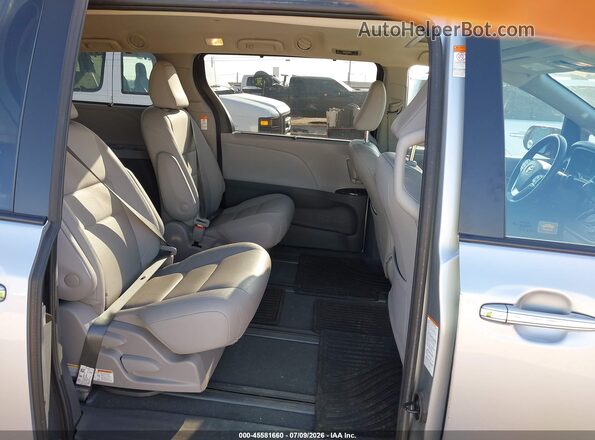 5TDDZ3DC8LS251170 2020 TOYOTA SIENNA Silver Widok naklejki z numerem VIN
