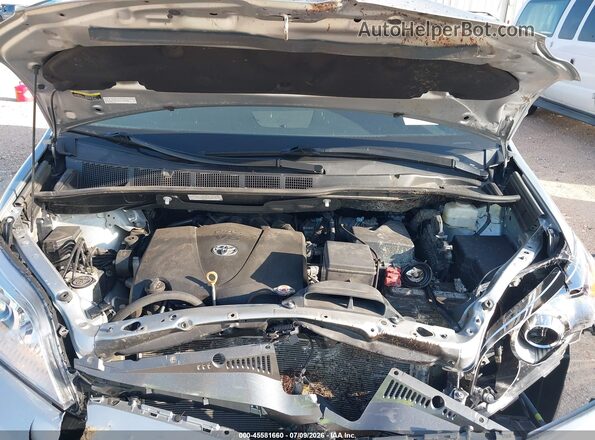 5TDDZ3DC8LS251170 2020 TOYOTA SIENNA Silver Widok z tyłu