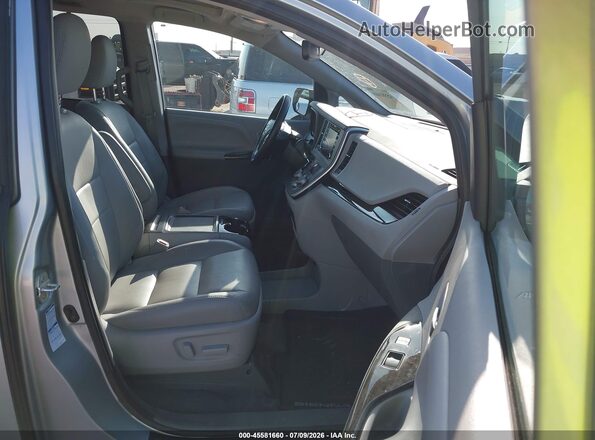 5TDDZ3DC8LS251170 2020 TOYOTA SIENNA Silver Widok wnętrza z przodu
