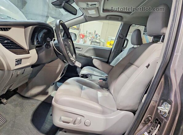 5TDDZ3DC9LS228111 2020 TOYOTA SIENNA Серый Вид салона спереди