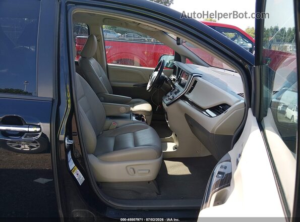 5TDDZ3DCXHS171229 2017 TOYOTA SIENNA Black Front interior view