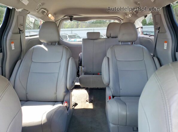 5TDDZ3DCXJS197707 2018 TOYOTA SIENNA Red უკანა სავარძლების ხედი