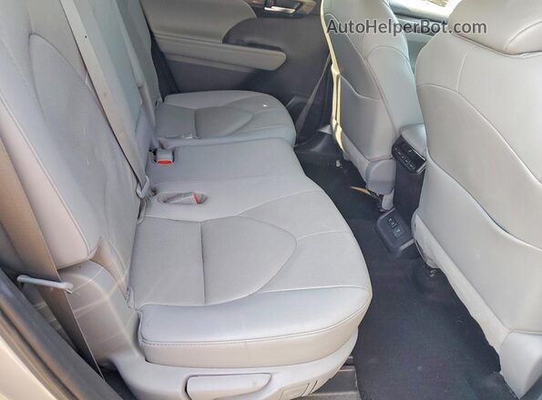 5TDDZRBH4LS009946 2020 TOYOTA HIGHLANDER Silver Вид задньої частини салону
