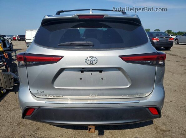 5TDDZRBH4LS009946 2020 TOYOTA HIGHLANDER Silver Вид ззаду