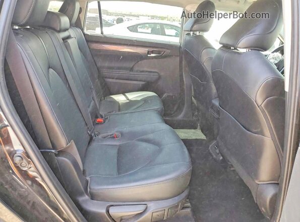 5TDDZRBH8MS556509 2021 TOYOTA HIGHLANDER Black Rear seats view