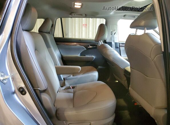 5TDDZRBH9MS159665 2021 TOYOTA HIGHLANDER Blue Вид задньої частини салону