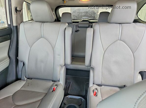 5TDDZRBH9NS165807 2022 TOYOTA HIGHLANDER White Widok tylnych siedzeń