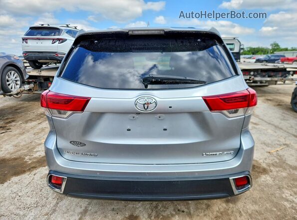 5TDDZRFH0HS416132 2017 TOYOTA HIGHLANDER Silver Rear view