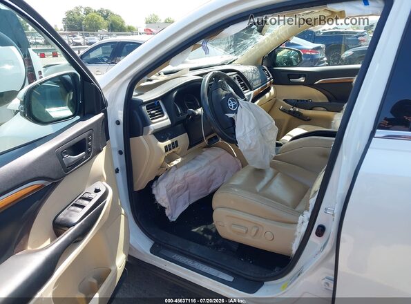 5TDDZRFH0HS417393 2017 TOYOTA HIGHLANDER White Front interior view