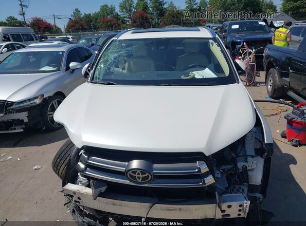 5TDDZRFH0HS417393 2017 TOYOTA HIGHLANDER White Rear interior view