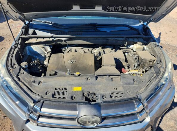 5TDDZRFH0HS428345 2017 TOYOTA HIGHLANDER Silver Вид підкапотного простору