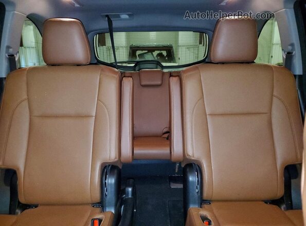 5TDDZRFH0JS812714 2018 TOYOTA HIGHLANDER Black Vista de los asientos traseros