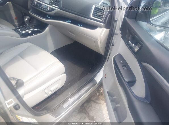 5TDDZRFH0JS847608 2018 TOYOTA HIGHLANDER Silver წინა სალონის ხედი