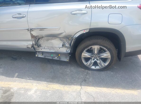 5TDDZRFH0JS847608 2018 TOYOTA HIGHLANDER Silver წინა ხედი