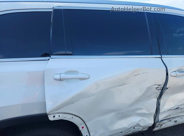 5TDDZRFH0JS860083 2018 TOYOTA HIGHLANDER White Սալոնի հետևի տեսք