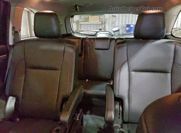 5TDDZRFH2JS843771 2018 TOYOTA HIGHLANDER Burgundy Widok tylnych siedzeń