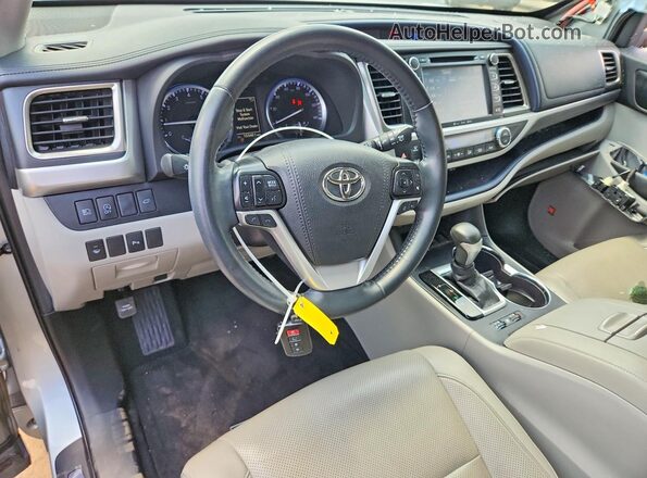 5TDDZRFH2KS927008 2019 TOYOTA HIGHLANDER Silver Dashboard view