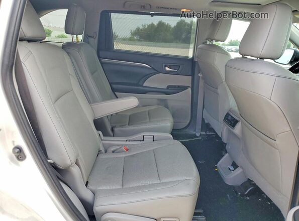 5TDDZRFH2KS950689 2019 TOYOTA HIGHLANDER White Rear interior view