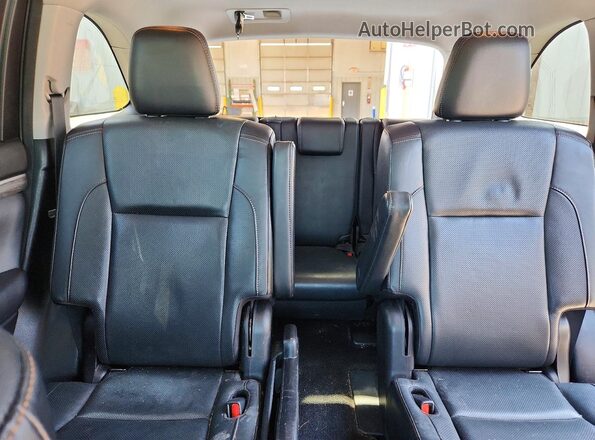 5TDDZRFH3HS389363 2017 TOYOTA HIGHLANDER Black Vista de los asientos traseros