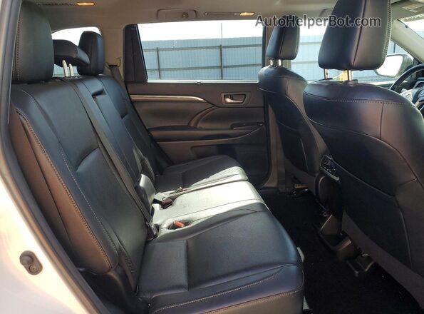 5TDDZRFH3KS923257 2019 TOYOTA HIGHLANDER White Вид задньої частини салону