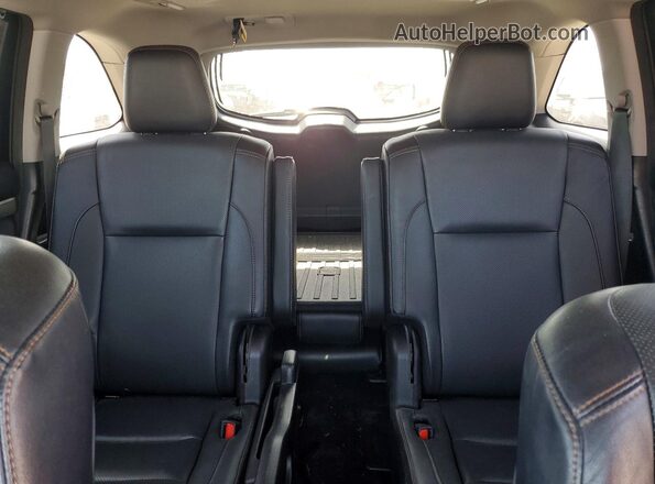 5TDDZRFH4HS363175 2017 TOYOTA HIGHLANDER Бордовый Вид задних сидений