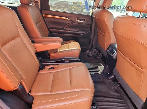 5TDDZRFH4JS843058 2018 TOYOTA HIGHLANDER Black Вид задньої частини салону