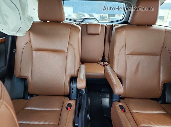 5TDDZRFH4JS843058 2018 TOYOTA HIGHLANDER Black Вид задніх сидінь