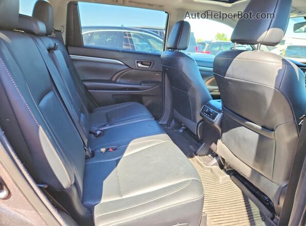 5TDDZRFH7JS855477 2018 TOYOTA HIGHLANDER Gray Вид задньої частини салону
