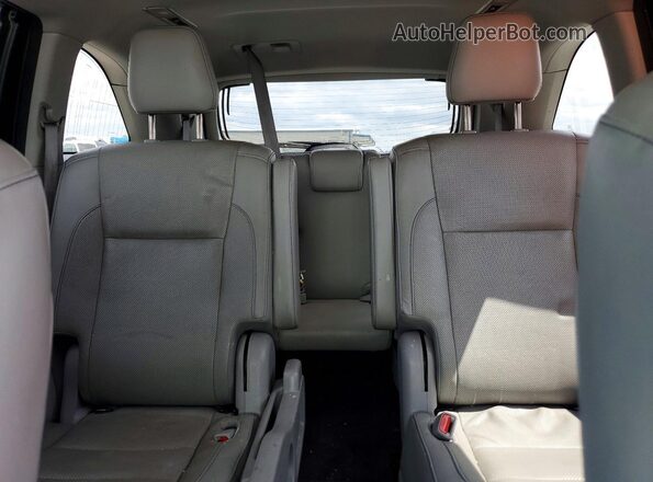 5TDDZRFH7JS896191 2018 TOYOTA HIGHLANDER White Widok tylnych siedzeń