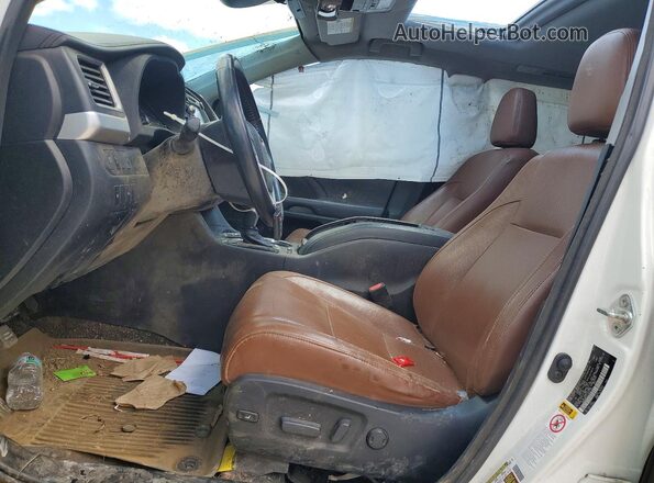 5TDDZRFH7JS907156 2018 TOYOTA HIGHLANDER White Front interior view