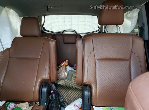 5TDDZRFH7JS907156 2018 TOYOTA HIGHLANDER White Rear seats view