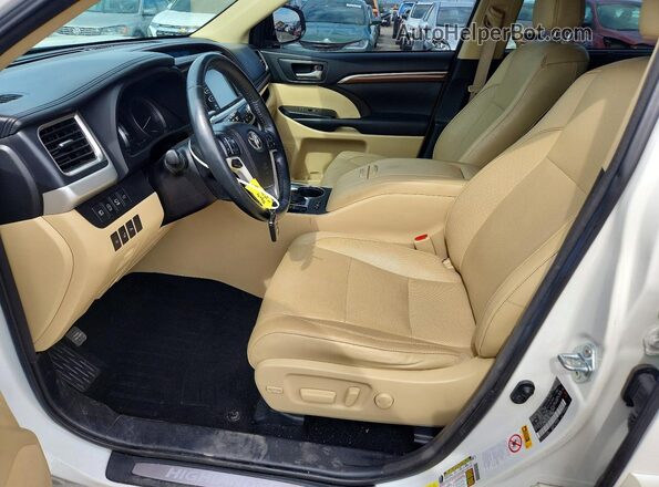 5TDDZRFH8HS434183 2017 TOYOTA HIGHLANDER Белый Вид салона спереди