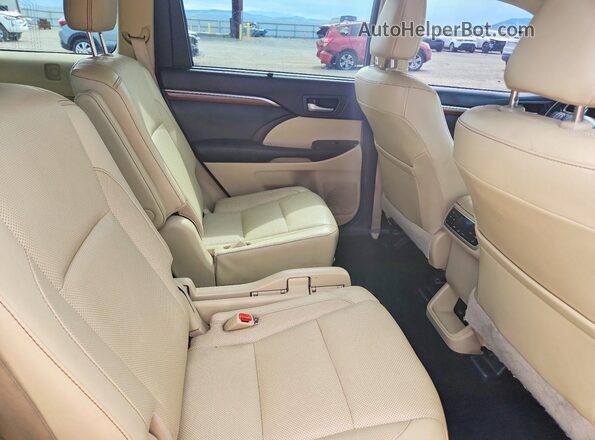 5TDDZRFH8HS434183 2017 TOYOTA HIGHLANDER Белый Вид задней части салона
