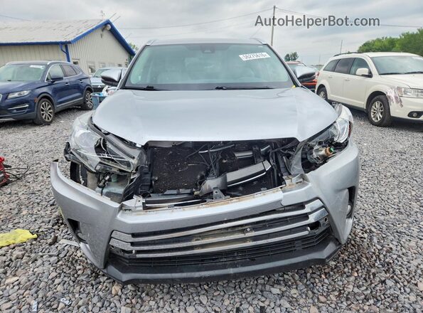 5TDDZRFH9HS391537 2017 TOYOTA HIGHLANDER Серебряный Вид спереди