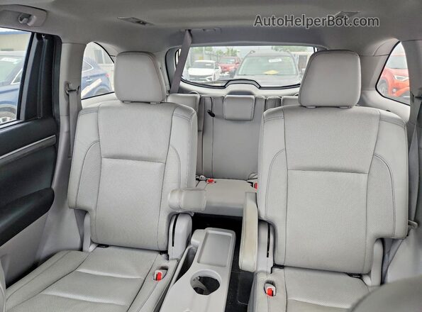 5TDDZRFH9HS391537 2017 TOYOTA HIGHLANDER Серебряный Вид задних сидений