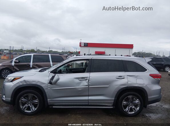 5TDDZRFH9HS456418 2017 TOYOTA HIGHLANDER Silver Widok wnętrza 360 stopni